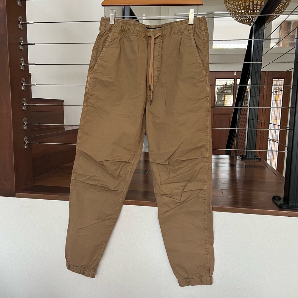 NWOT Men’s small/ boys xl American Eagle Jogger Khaki Pants